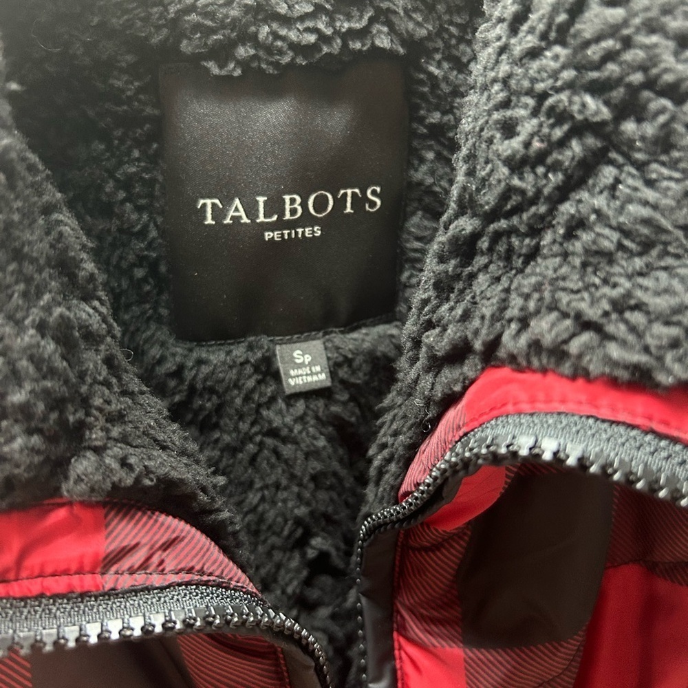 ‼️BF SALE‼️Talbots Red and Black Plaid Vest with Sherpa Lining Size Petite Small - Picture 3 of 3